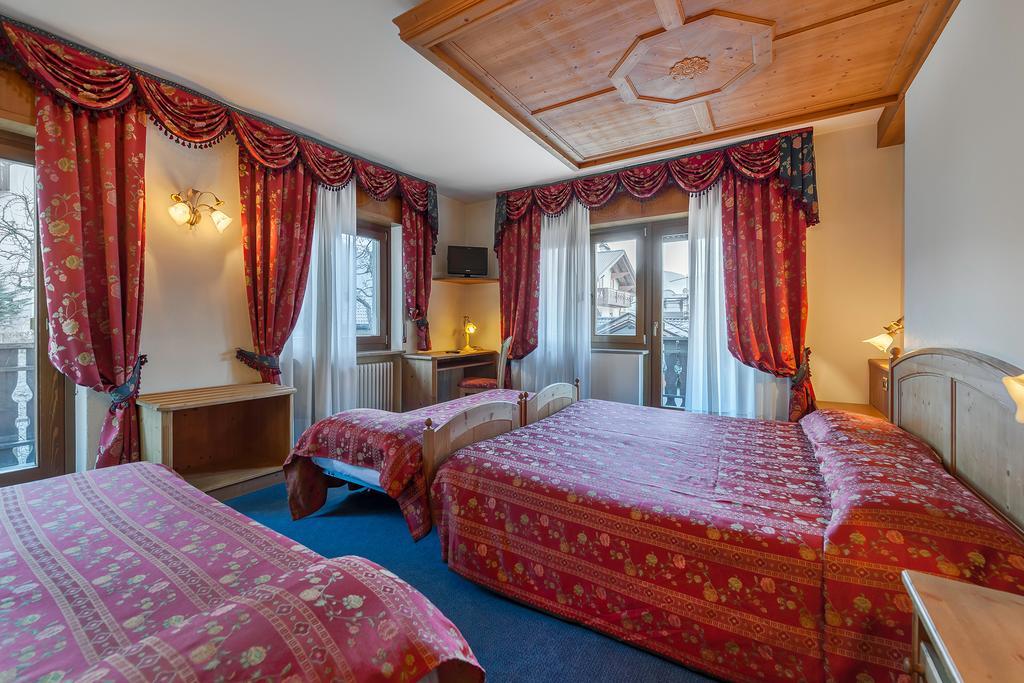 Family Hotel La Perla Fiera Di Primiero Εξωτερικό φωτογραφία