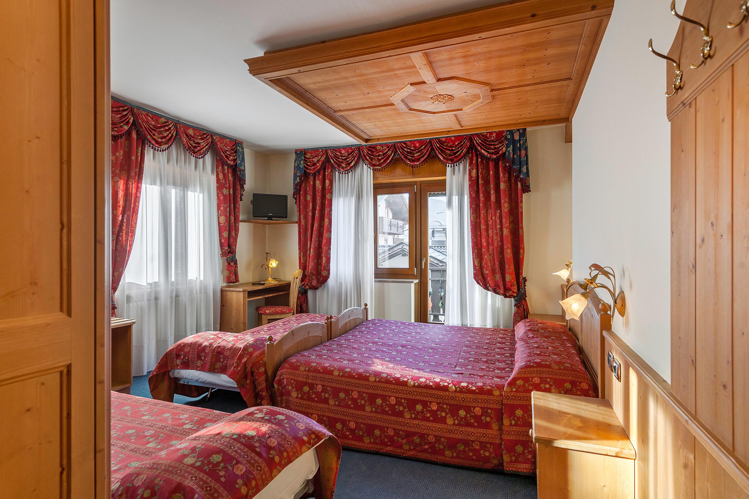 Family Hotel La Perla Fiera Di Primiero Εξωτερικό φωτογραφία