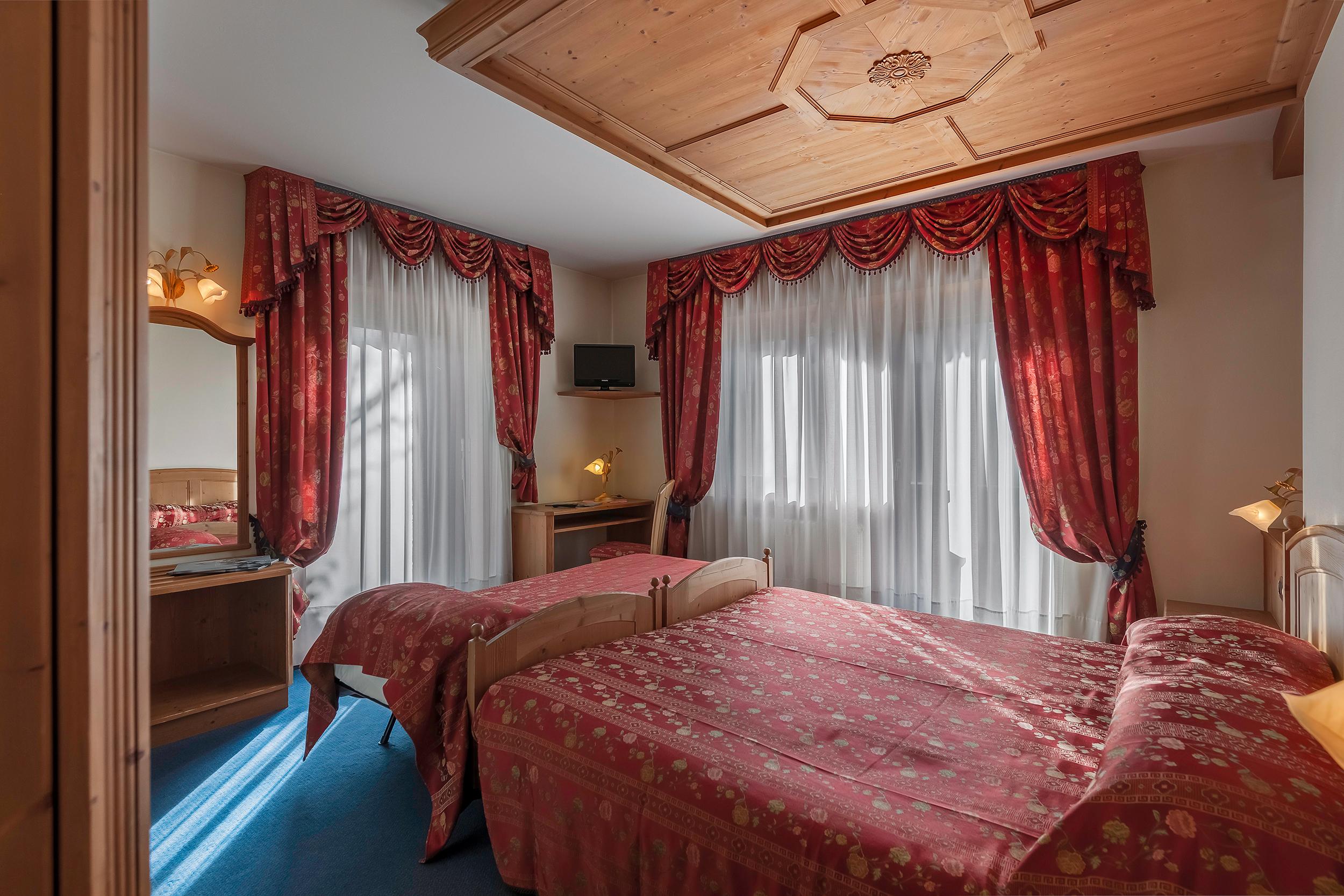 Family Hotel La Perla Fiera Di Primiero Εξωτερικό φωτογραφία