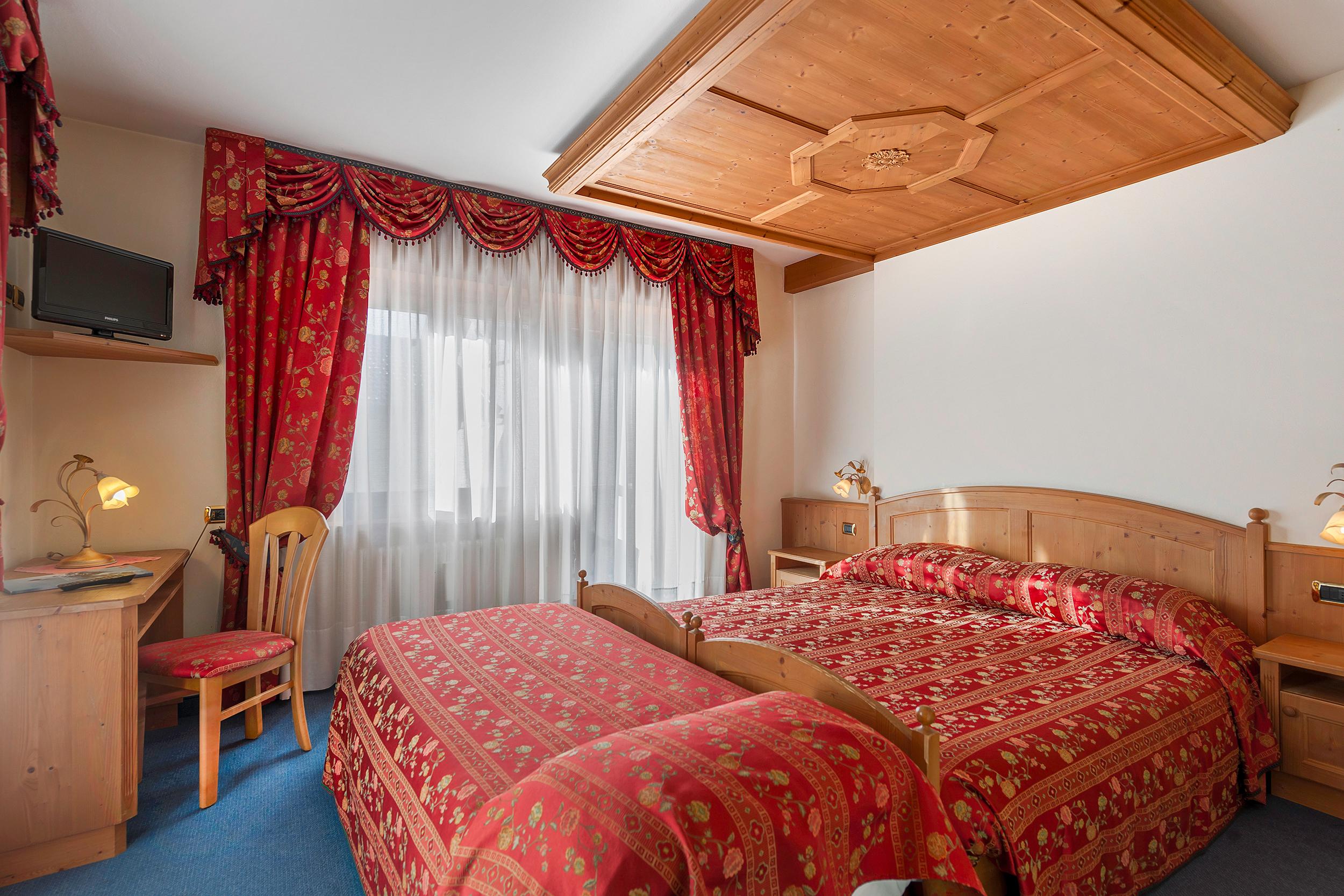 Family Hotel La Perla Fiera Di Primiero Εξωτερικό φωτογραφία