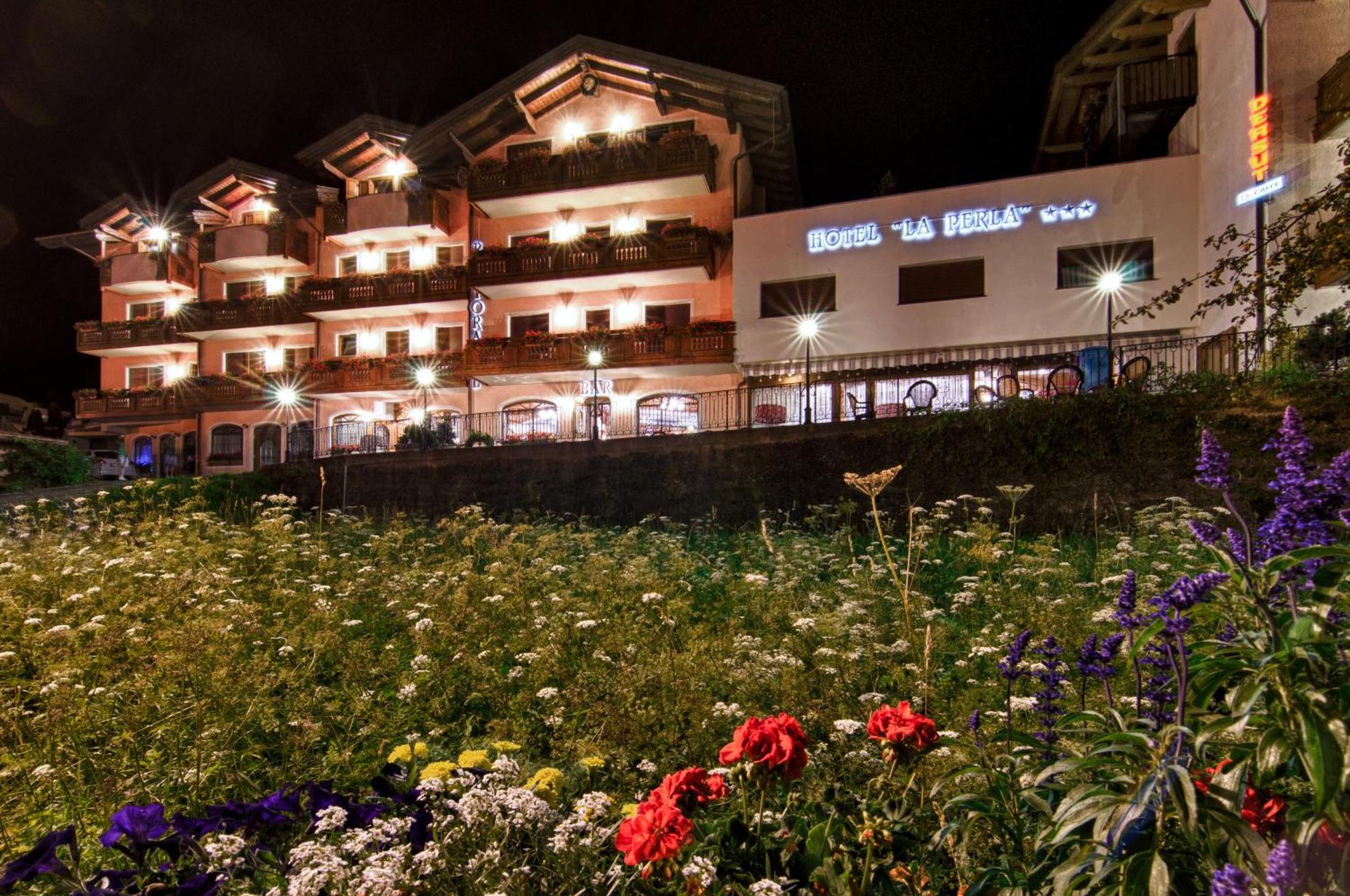 Family Hotel La Perla Fiera Di Primiero Εξωτερικό φωτογραφία