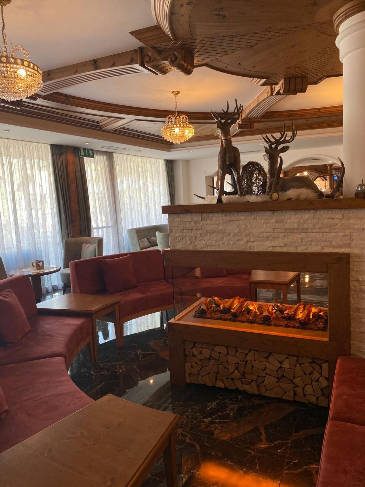 Family Hotel La Perla Fiera Di Primiero Εξωτερικό φωτογραφία