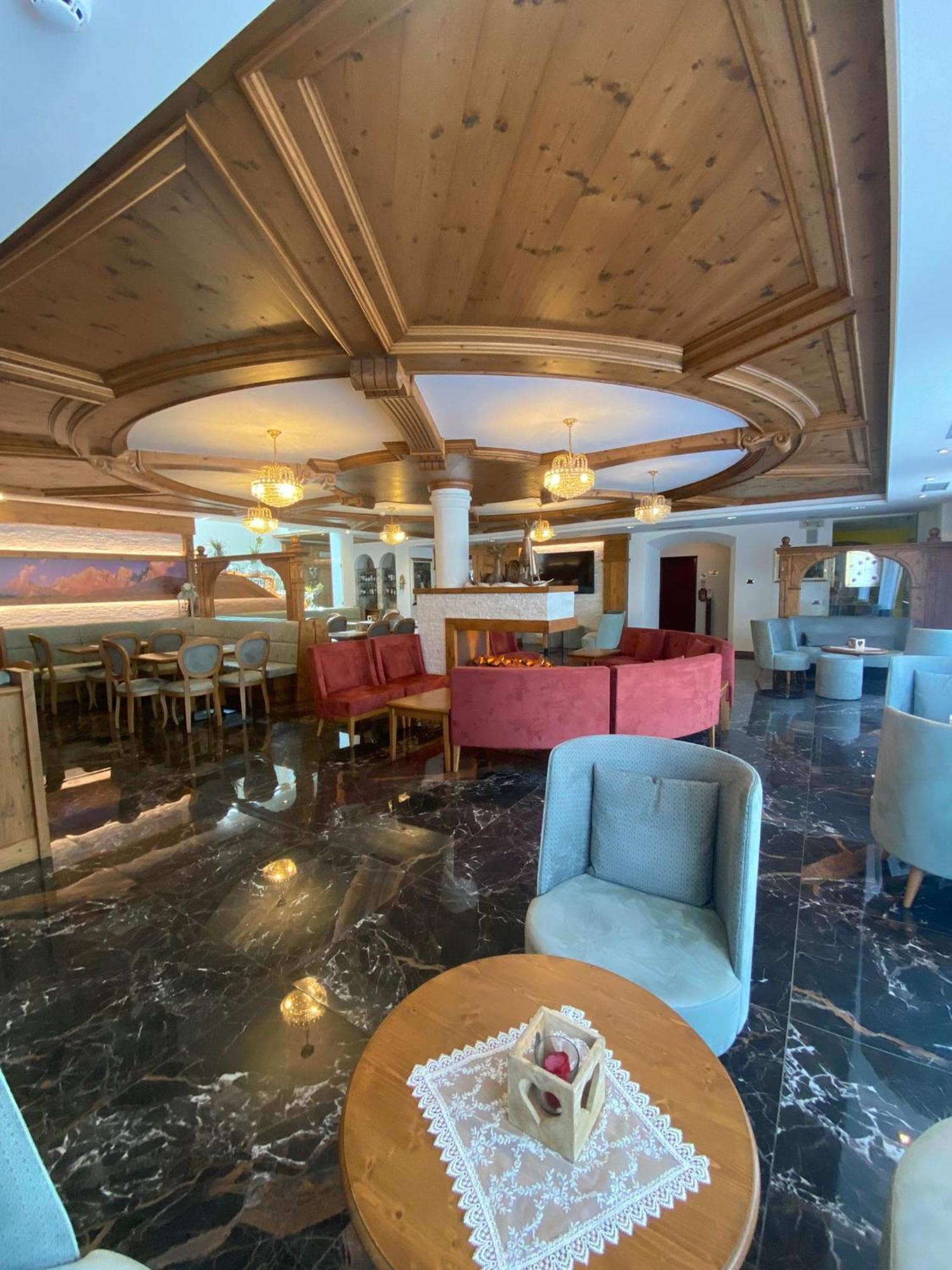 Family Hotel La Perla Fiera Di Primiero Εξωτερικό φωτογραφία