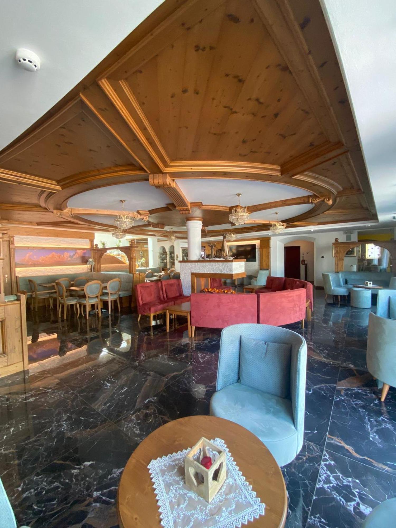 Family Hotel La Perla Fiera Di Primiero Εξωτερικό φωτογραφία