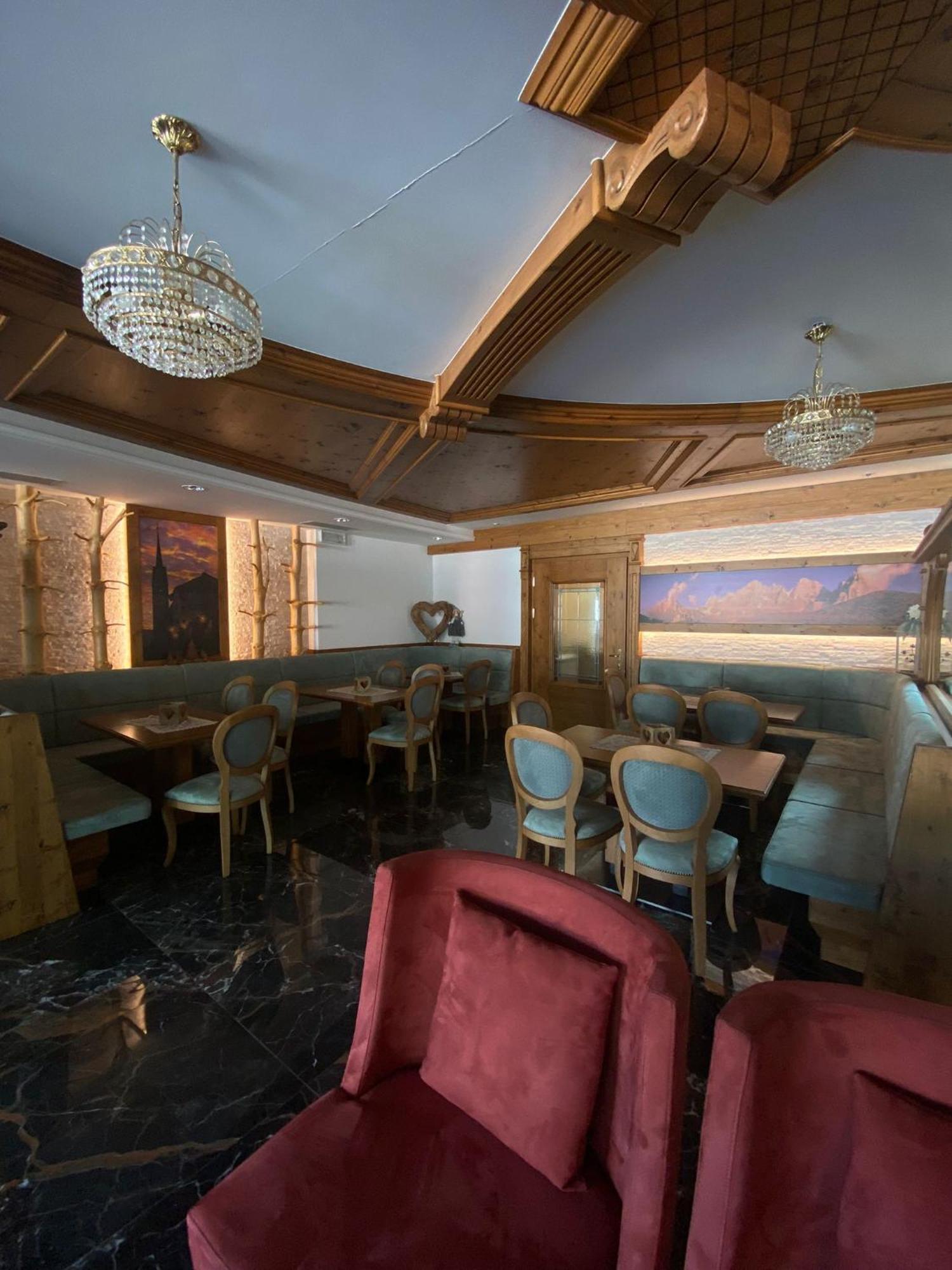 Family Hotel La Perla Fiera Di Primiero Εξωτερικό φωτογραφία