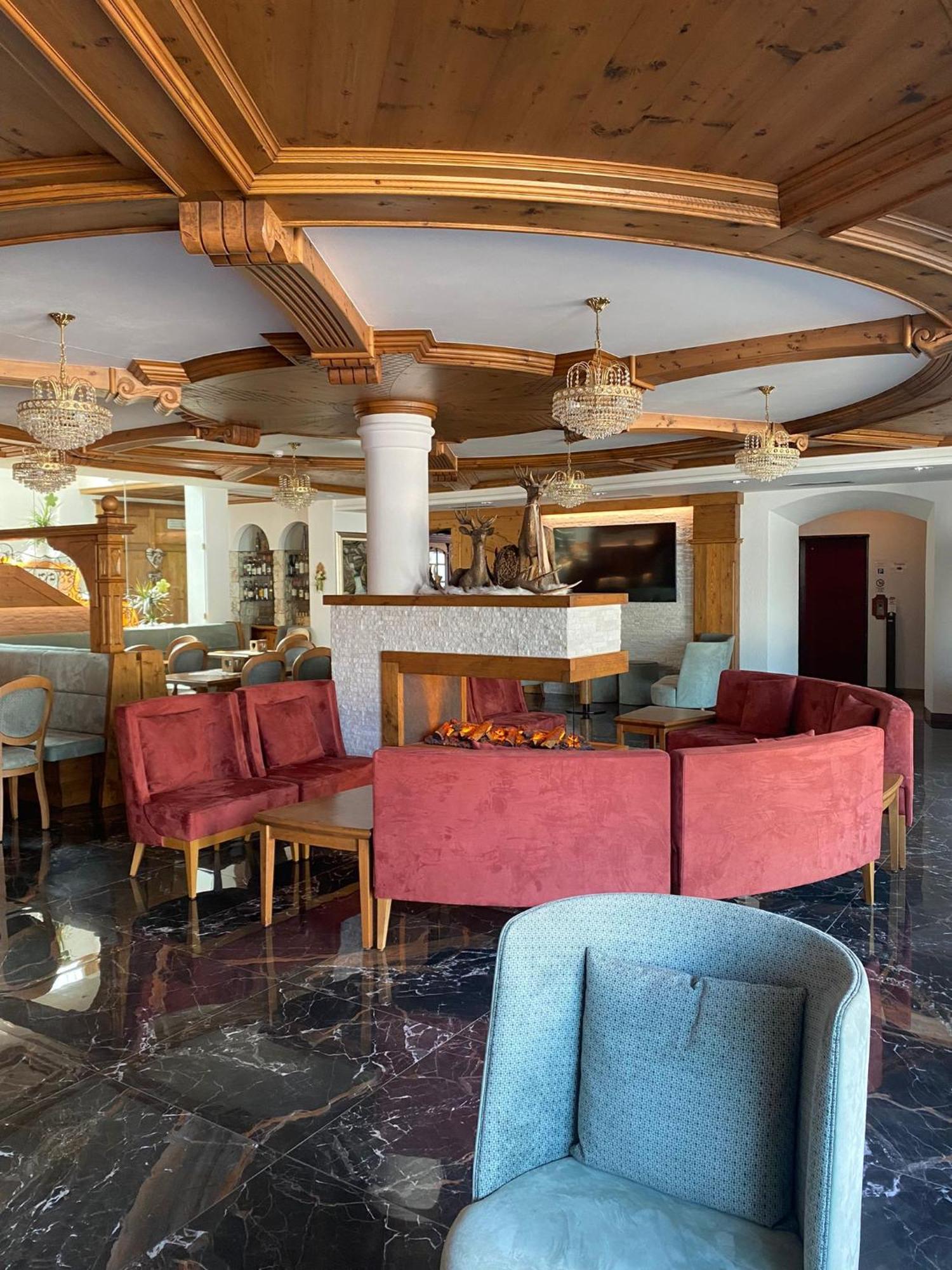 Family Hotel La Perla Fiera Di Primiero Εξωτερικό φωτογραφία
