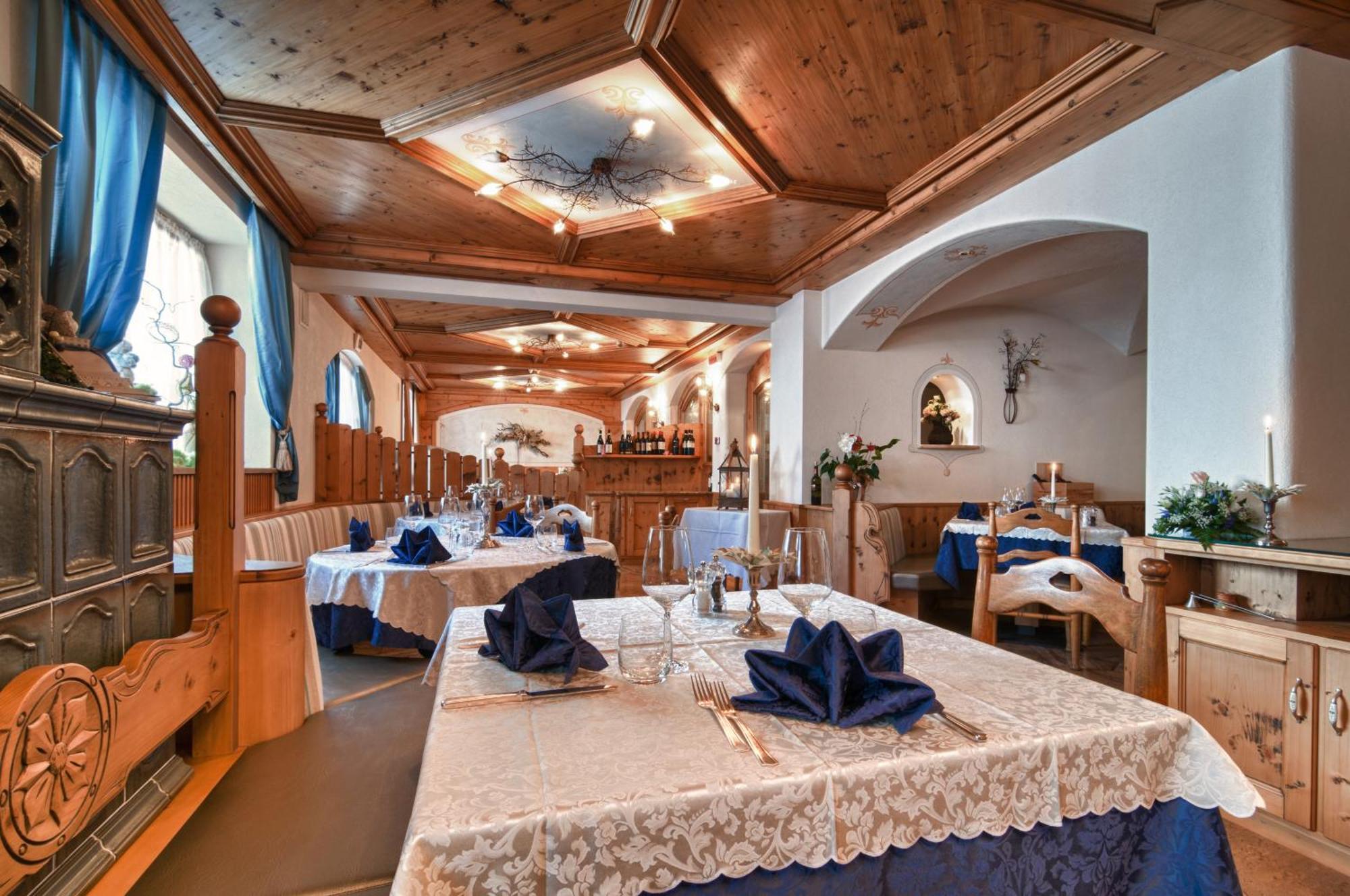 Family Hotel La Perla Fiera Di Primiero Εξωτερικό φωτογραφία