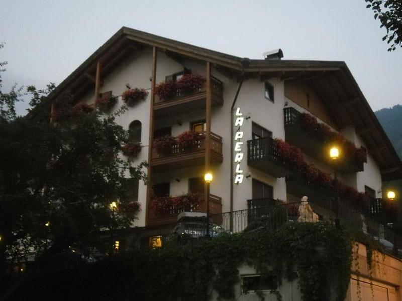 Family Hotel La Perla Fiera Di Primiero Εξωτερικό φωτογραφία