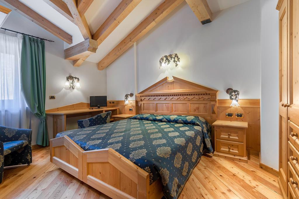 Family Hotel La Perla Fiera Di Primiero Εξωτερικό φωτογραφία