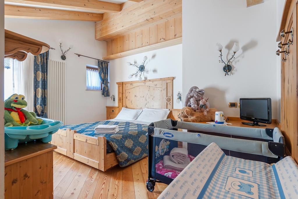 Family Hotel La Perla Fiera Di Primiero Εξωτερικό φωτογραφία