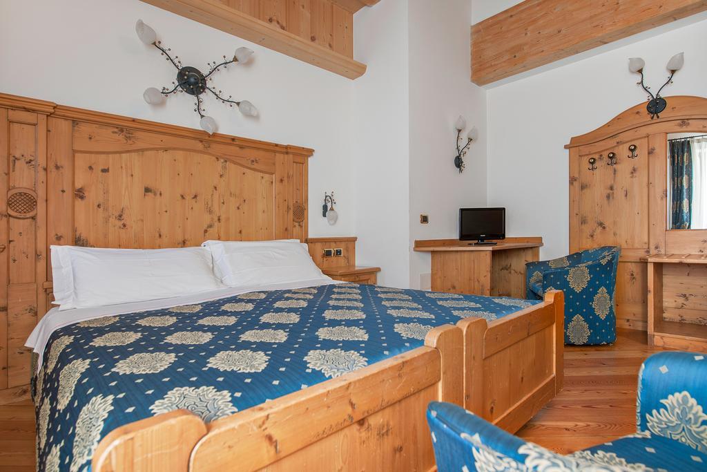 Family Hotel La Perla Fiera Di Primiero Εξωτερικό φωτογραφία