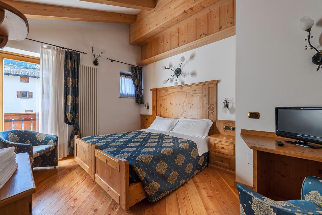 Family Hotel La Perla Fiera Di Primiero Εξωτερικό φωτογραφία