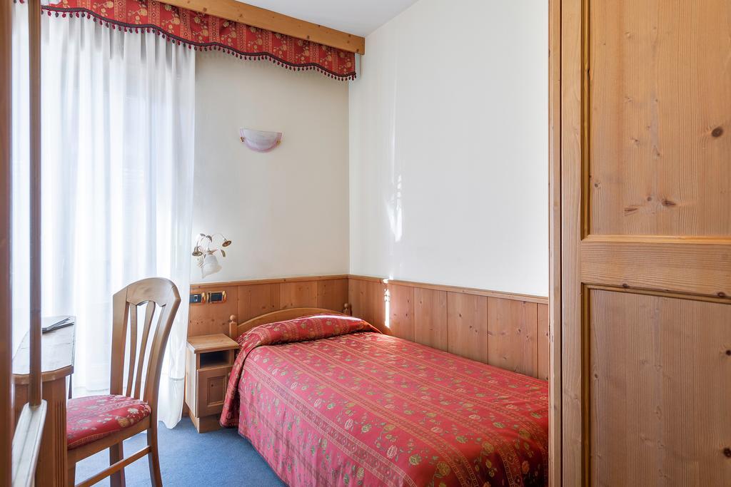 Family Hotel La Perla Fiera Di Primiero Εξωτερικό φωτογραφία