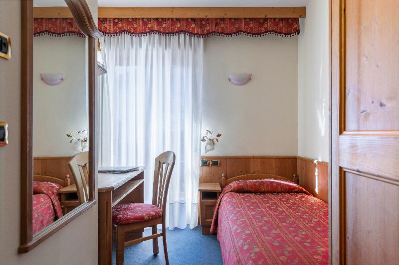 Family Hotel La Perla Fiera Di Primiero Εξωτερικό φωτογραφία