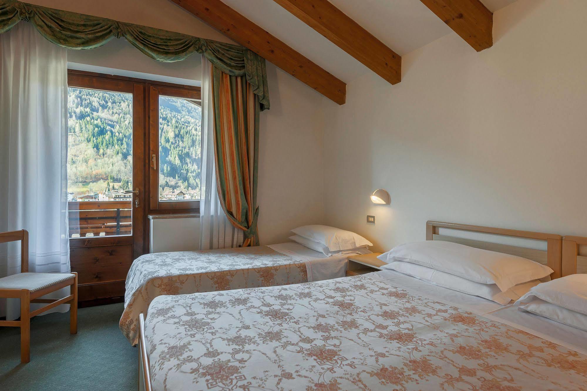 Family Hotel La Perla Fiera Di Primiero Εξωτερικό φωτογραφία